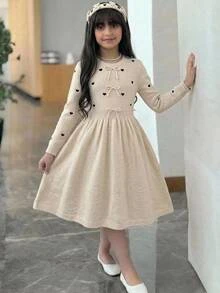 SHEIN 兒童青少年女孩秋冬休閒簡約舒適圓領長袖蝴蝶結裝飾針織毛衣洋裝 - 杏色 - 查看 5