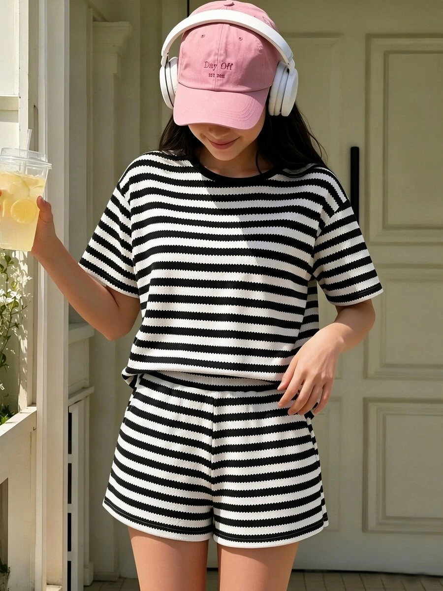 SHEIN Sparklyn 青少年女孩 2件組短袖圓領T恤套裝，可愛黑白針織，家庭穿搭，適合假期、夏季、運動、80年代風、校園、慢跑
