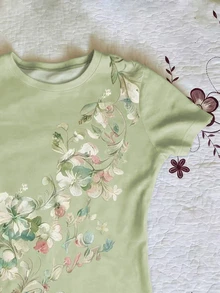 IslaSuriya 女款修身短袖T恤上衣，休閒極簡優雅風，適合日常穿著，夏季新款時尚花卉圖案上衣 - 彩色 - 查看 4