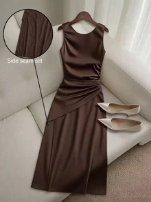 SHEIN Rosurelle 腰部褶饰交叉背心连衣裙 - 棕色 - 查看 3