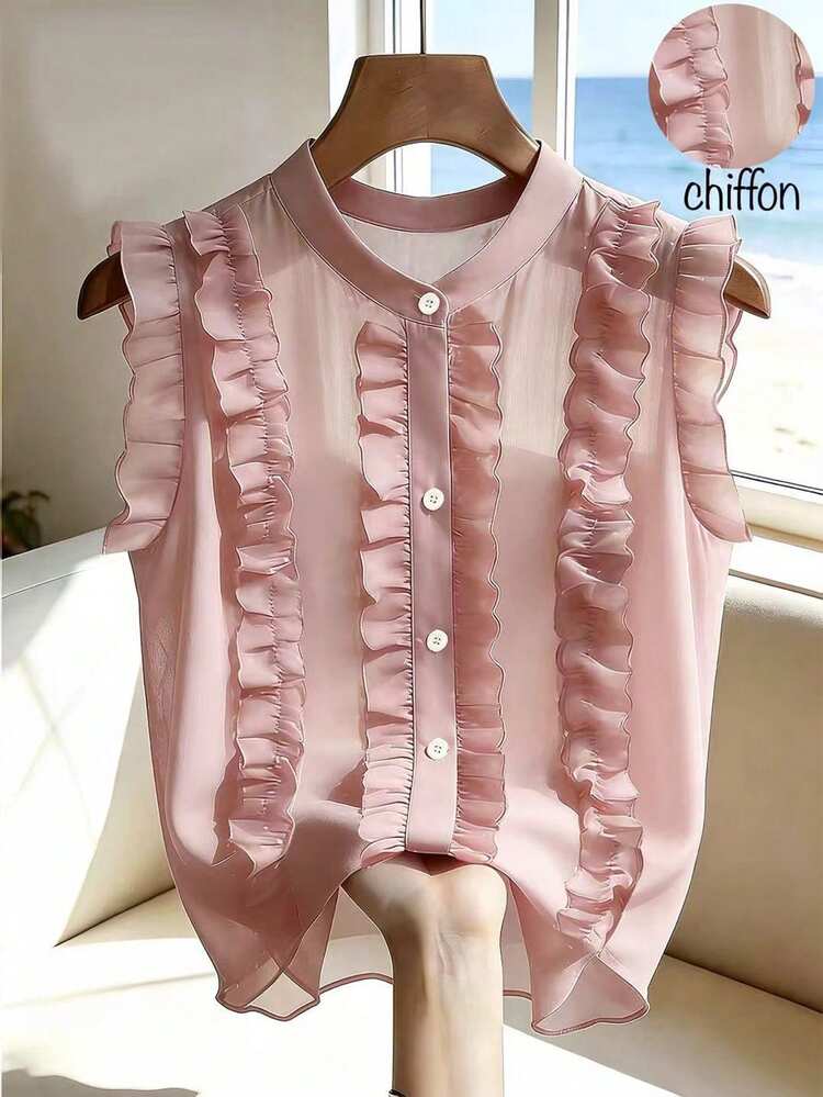 SHEIN Rosurelle 复古法式波点无袖雪纺女式衬衫。轻盈的樱花粉色雪纺面料，透气性极佳，是夏季的理想之选。复古荷叶边领口和门襟设计，尽显复古优雅。适合夏季、春季、复活节、节日、派对、海滩婚礼、毕业典礼、郊游、生日、豪华度假、休闲穿着、运动装、正装、毕业季着装等多种场合。时尚休闲通勤装、商务办公装、百搭时尚的日常休闲装、都市教师工作装。 - 粉色 - 查看 3