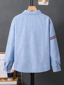 SHEIN 兒童青少年男孩休閒日常舒適字母圖案織帶裝飾純藍色翻領寬鬆長袖梭織鈕扣襯衫，適合通勤、上學、日常休閒外出、運動，春秋秋冬返校季 - 藍色 - 查看 2