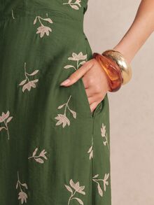 Poéselle Women's Vacation Casual Cottage Vintage Floral Embroidered Front Button Sleeveless Midi Dress Vacation Dark Green Summer - Army Green - View 5