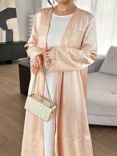 Yasmyna Abaya Feminina Rosa Claro em Cetim com Renda, Patchwork e Acabamento, Manga Longa, Longa e Solta, Estilo Romântico, Elegante e Casual para Encontros