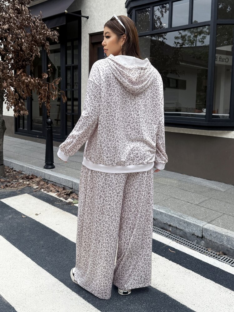 Muchica Plus Size Women Leopard Print Hooded Sweatshirt & Sweatpants Fashion Casual 2 Pieces Set - Multicolor - View 2