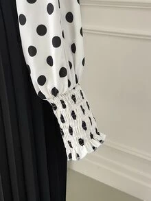 Rometta Blus Polkadot Prancis Ukuran Besar untuk Wanita, Desain Unik, Hem Bergelombang, Pas Badan, Pita Manis, Atasan yang Membuat Tampak Lebih Muda, Musim Gugur/Musim Dingin - Hitam dan Putih - View 7