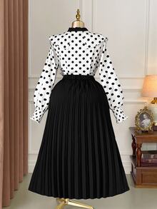 Rometta Blus Polkadot Prancis Ukuran Besar untuk Wanita, Desain Unik, Hem Bergelombang, Pas Badan, Pita Manis, Atasan yang Membuat Tampak Lebih Muda, Musim Gugur/Musim Dingin - Hitam dan Putih - View 2