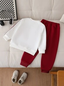 SHEIN 2件組小男孩套裝，經典馬匹刺繡對比側條紋圓領運動衫白色紅色慢跑褲運動服套裝，秋季海灘套裝 - 酒紅色 - 查看 2
