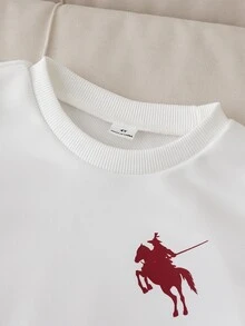 SHEIN 2件組小男孩套裝，經典馬匹刺繡對比側條紋圓領運動衫白色紅色慢跑褲運動服套裝，秋季海灘套裝 - 酒紅色 - 查看 4