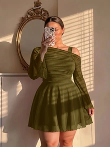 SHEIN MOD 大尺碼女款純色不對稱領喇叭袖網紗拼接迷你洋裝 秋季 - 軍綠色 - 查看 1