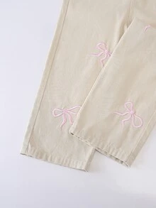 SHEIN 女童牛仔風吊帶褲，四季新款 Y2K 可愛風，復古米白色，胸前口袋，蝴蝶結刺繡，直筒寬鬆版型，校園秋季穿搭 - 卡其色 - 查看 7
