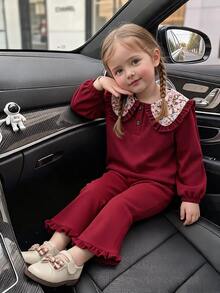 SHEIN 2件組幼女運動衫喇叭褲套裝，甜美優雅酒紅色花卉荷葉邊彼得潘領長袖領口常規款派對秋季裝 - 紅木色 - 查看 1