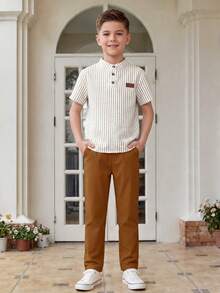 SHEIN 青少年男孩白色棕色短袖襯衫長褲套裝 返校季 家庭學院風 80年代 簡約正式穿搭 日常穿著 畢業季 夏季 秋季 - 鏽棕色 - 查看 4