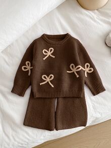 SHEIN Playful Pals طقم ملابس محبوك للبنات الصغيرات بنمط فيونكة، ملابس علوية بأكمام طويلة وبنطلون - بني - مشاهدة 5