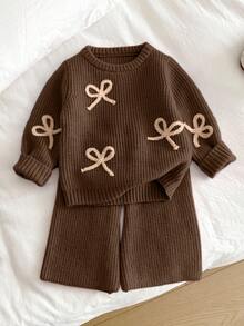SHEIN Playful Pals طقم ملابس محبوك للبنات الصغيرات بنمط فيونكة، ملابس علوية بأكمام طويلة وبنطلون - بني - مشاهدة 3
