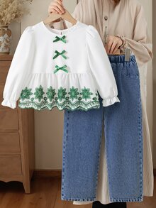 SHEIN 2件組女童春秋白色與藍色軟萌風薄款梭織棉套裝，海軍藍蝴蝶結鏤空刺繡花朵泡泡袖娃娃上衣，水洗牛仔寬鬆寬腿褲，適合上學、通勤、戶外、生日拍照、日常穿著 - 彩色 - 查看 4