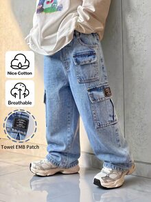 SHEIN Genkimix Kids 男童工裝牛仔長褲，四季百搭街頭復古風，嬰兒藍水洗色，側邊多口袋工裝設計，冬季款 - 中等水洗藍 - 查看 4