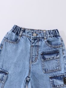 SHEIN Genkimix Kids 男童工裝牛仔長褲，四季百搭街頭復古風，嬰兒藍水洗色，側邊多口袋工裝設計，冬季款 - 中等水洗藍 - 查看 8