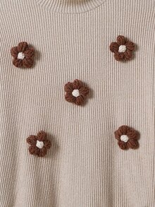 SHEIN 女童軟糯燕麥色針織兩件套，高領不對稱上衣配荷葉邊飾 + 喇叭長褲，身上飾有3D手工花朵裝飾，柔軟親膚彈性面料，韓系風格，秋冬日常與旅行穿搭，一套打造甜美小公主造型 - 杏色 - 查看 8