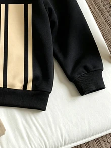 SHEIN 小男孩時尚簡約白色滿版印花設計 KING 口號印花圓領衛衣休閒工裝褲套裝 生日秋季 - 彩色 - 查看 7
