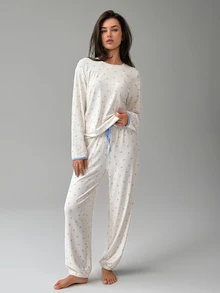 DAZY Conjunto de pijama para mujer con top de manga larga con estampado floral pequeño y pantalones largos con cintura con cordón - Blanco - Ver 7