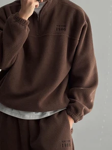 DAZY Setelan Sweatshirt Pullover Pria Motif Musim Gugur/Dingin dengan Bordir Huruf dan Resleting Setengah Terbuka, Dilengkapi Celana Olahraga, Terbuat dari Kain Fleece, Bordir Huruf, dan Celana Olahraga. - Coklat - View 3