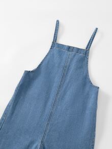 SHEIN Genkimix Kids 少女牛仔吊帶長褲，柔軟棉質休閒款，時尚百搭舒適簡約，細肩帶交叉後背設計，附可拆式大蝴蝶結，寬鬆直筒版型，中藍色水洗牛仔吊帶褲連身褲，適合日常穿著與度假 - 中等水洗藍 - 查看 5