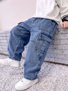 SHEIN Genkimix Kids 男童淺藍色丹寧工裝褲，冬季休閒日常穿著，彈性腰頭附可調抽繩，大口袋，寬鬆直筒版型 - 中等水洗藍 - 查看 1
