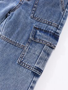 SHEIN Genkimix Kids 男童淺藍色丹寧工裝褲，冬季休閒日常穿著，彈性腰頭附可調抽繩，大口袋，寬鬆直筒版型 - 中等水洗藍 - 查看 6