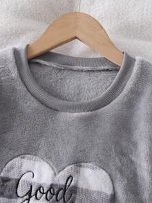 SHEIN 女童居家服套裝 灰色愛心與字母刺繡長袖上衣搭配格紋滿版印花刷毛長褲 - 灰色 - 查看 3
