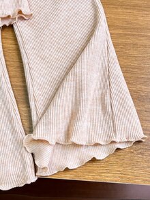 SHEIN 女童 2件組 秋冬可愛 3D蝴蝶結裝飾 假領不對稱羅紋上衣與荷葉邊喇叭褲套裝 秋季服飾 - 杏色 - 查看 5