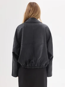 KÆRIA Hus Avslappnad PU-jacka med knappar – texturerad läderlook – svart – oversized, utility, minimalistisk - Svart - Visa 2