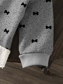 SHEIN Vintaside Kids 女嬰時尚刺繡波點蝴蝶結印花荷葉邊下擺運動衫 秋季畢業深灰色可愛女嬰 - 灰色 - 查看 4