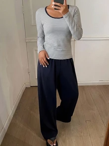 DAZY طقم نسائي صيفي كاجوال يتكون من توب مخطط بكتف غير متماثل وبنطلون بيجامة فضفاض بلون سادة - أزرق بحري - مشاهدة 4