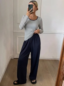DAZY طقم نسائي صيفي كاجوال يتكون من توب مخطط بكتف غير متماثل وبنطلون بيجامة فضفاض بلون سادة - أزرق بحري - مشاهدة 3