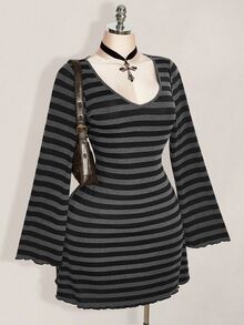 SHEIN ICON 大尺碼女款秋冬復古性感千禧風Y2K日常簡約休閒黑灰條紋V領喇叭袖洋裝 - 彩色 - 查看 1