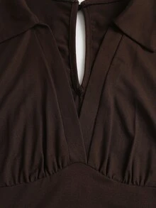 Sweetra 成熟性感休閒女款優雅辦公日常街頭輕商務聚會下午茶翻領V領側腰抽繩露背水滴鏤空連身褲 春夏秋 - 棕色 - 查看 3