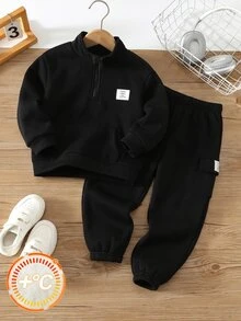 SHEIN 2件組男孩休閒舒適百搭立領半拉鍊套頭衛衣，附貼袋與對比色織標 + 寬鬆運動工裝褲，保暖內裡刷毛厚實面料，適合秋冬 - 黑色 - 查看 4