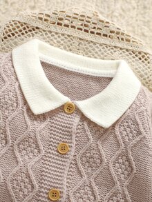 SHEIN 男嬰淺豆綠翻領麻花編織長袖菱格提花全開襟連身衣，滿月宴裝、百日拍照服飾，新生兒禮物通用連身褲，親子聚會旅行度假日常穿著 - 杏色 - 查看 7
