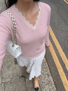 Flirla 女款秋冬休閒優雅年輕百搭蕾絲飾邊拼接軟挺修身針織毛衣 日常晚餐穿搭 藍白配色 - 粉色 - 查看 4