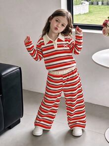 SHEIN 2件組女童幼兒秋冬長袖套裝，時尚百搭休閒慵懶條紋領針織上衣搭配休閒長褲，時尚童裝，適合初秋，粉色與棕色對比條紋簡約經典，胸前蝴蝶結印花增添甜美，休閒隨性且可愛，適合日常外出 - 紅色 - 查看 1