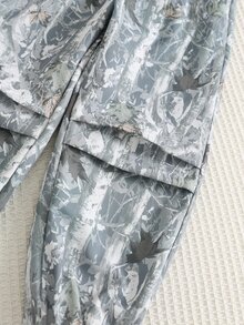SHEIN 兒童小男孩休閒街頭風運動可愛日常舒適街頭服飾乾葉印花百搭直筒褲附織帶，適合外出、學校、日常聚會，秋冬款 - 彩色 - 查看 2