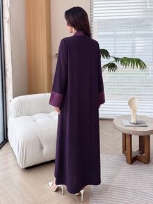 Mulvari 優雅紫色翻領長袖 Abaya 對比袖口前開鈕扣寬鬆長版端莊洋裝,秋冬正式晨間 Ninang 婚禮穿著 - 紫色 - 查看 8