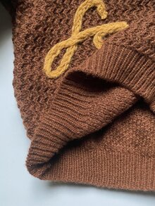 SHEIN 女童手工刺繡編織花朵可愛軟綿保暖休閒百搭套頭毛衣，適合秋季日常穿著 - 棕色 - 查看 9