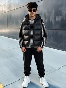 SHEIN 3件組兒童青少年男孩休閒學院風條紋圓領套頭寬鬆針織抓絨衛衣，針織長褲搭配加厚外套，冬季外套，派克大衣，厚款無袖梭織背心，適合秋冬 - 黑色 - 查看 6