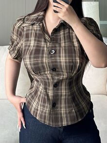 REIGN AVE Camisa corta de manga corta con cuello vuelto, patrón de cuadros y fruncido, talla grande, para mujer, de franela a cuadros - Caqui - Ver 5