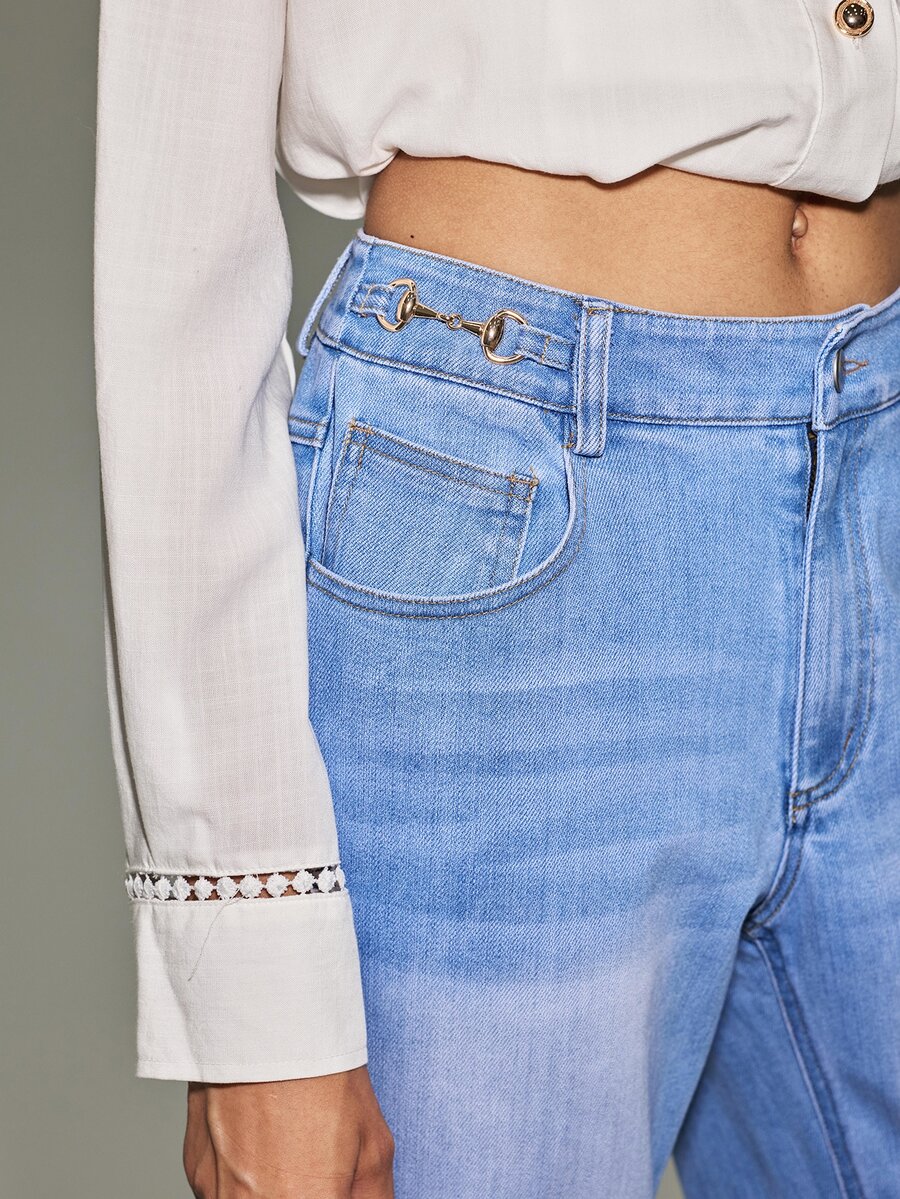 Anewsta Essential Fashionable Modern All-Season Washed Blue Denim Jeans, Commuter Casual Versatile With Small Design Hardware Details For Women - Light Wash - View 1