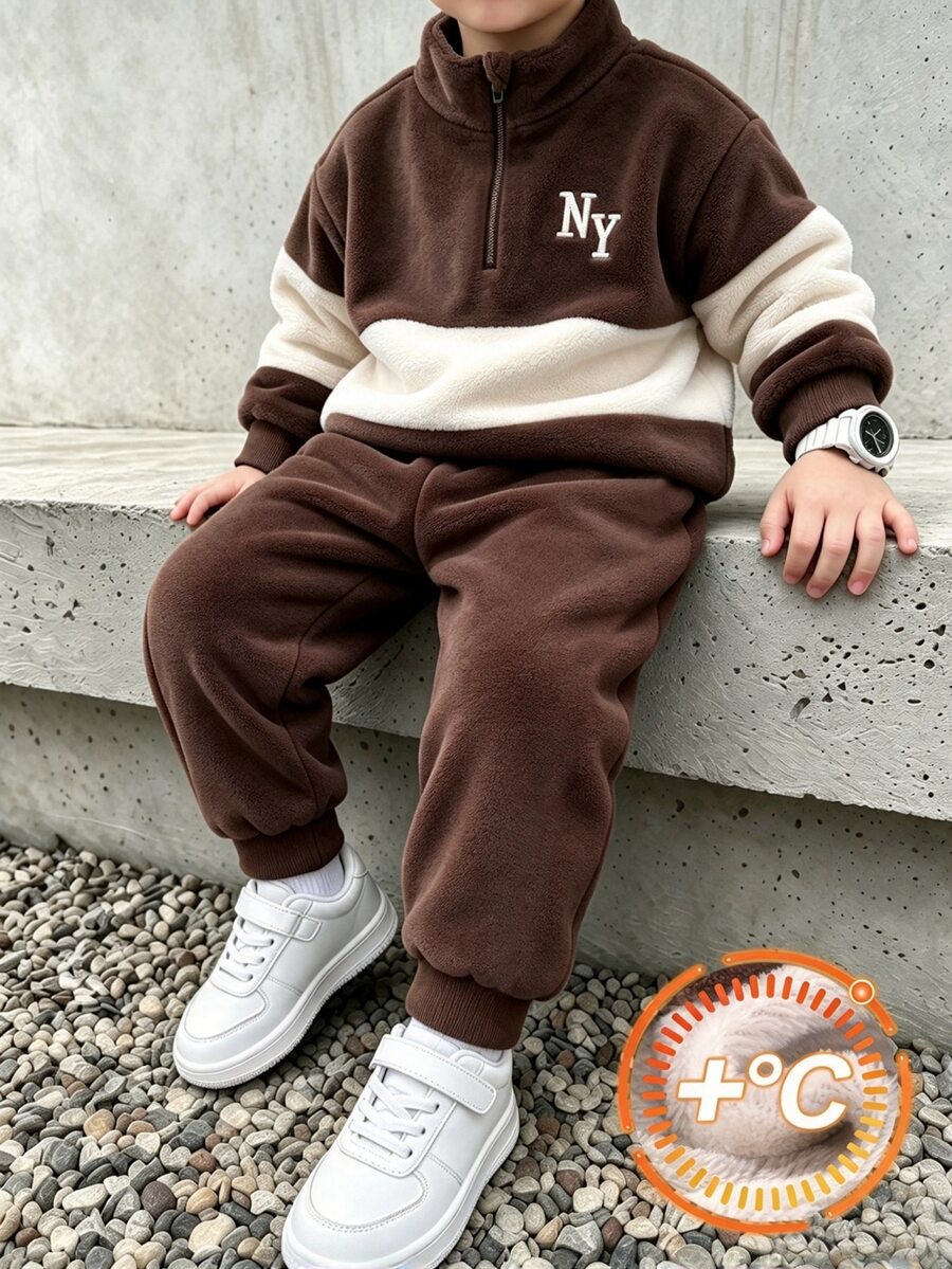 SHEIN 男童秋冬法蘭絨兩件套，半拉鍊立領拼色 NY 刺繡衛衣與收口長褲，咖啡色與奶油色拼色層次造型，幼兒/小童休閒套裝，上衣與收口運動褲套裝，適合兒童活動、日常穿著、上學與拍照