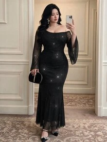 Vibekara Gaun Wanita Model Ekor Ikan dengan Bahu Asimetris dan Hiasan Berlian Imitasi, Gaun Malam Panjang Model Bodycon Jala dengan Lengan Bergelombang yang Menawan - Hitam - View 7