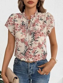 SHEIN Clasi 大码女式印花荷叶边系领短泡泡袖衬衫，2026年嘉年华服装春假夏季度假优雅衬衫 - 彩色 - 查看 5
